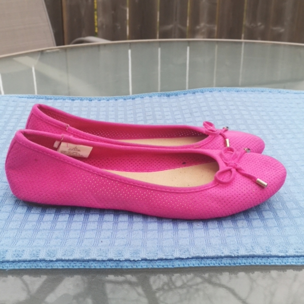 Shoes - Picture 2 of 3